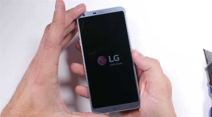 اختبار القوة والصلابة للهاتف LG G6