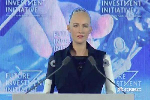 صوفيا أول روبوت فى العالم يحمل جنسية سعودية وجواز سفر