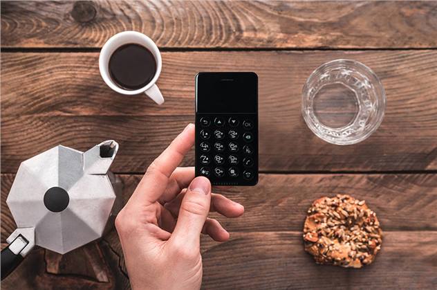 الهاتف NichePhone-S أبسط وأصغر هواتف الاندرويد على الإطلاق