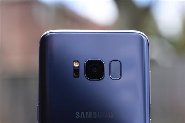 عدد من مستخدمي Galaxy S8 يواجهوا مشكلة في الكاميرا وسامسونج ترد