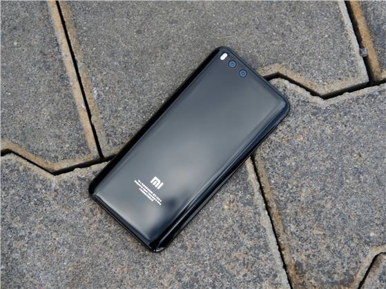 هاتف شاومي Mi 7 قد يأتي بقطع في الشاشة وتقنية مشابهة لـ Face ID
