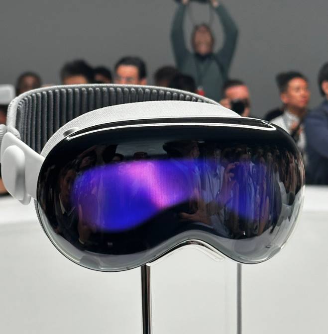 صورة آبل تعلن رسمياً عن نظارة الواقع الإفتراضي والمعزز Vision Pro بسعر 3500 دولار
