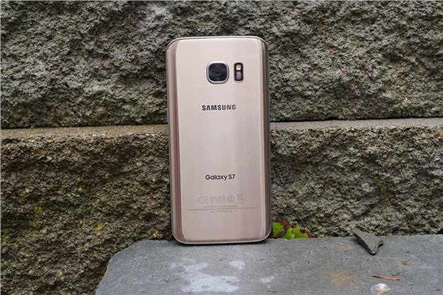 هاتف سامسونج Galaxy S8 قد يأتي بكاميرا واحدة فقط في الجهة الخلفية