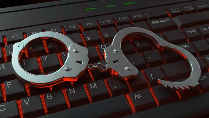 سجناء يقومون بتجميع كمبيوتر لارتكاب جرائم