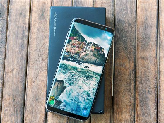 ما هي مشكلة شريحة التخزين المختلفة في هاتف Galaxy S8؟ وكيف تعرف الفارق؟