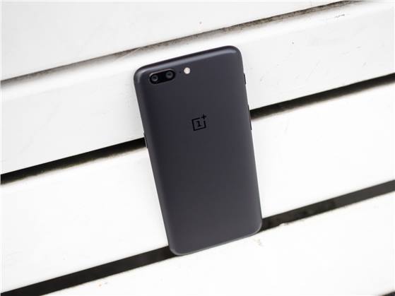 لا تصدق نتائج الإختبارات الخاصة بهاتف OnePlus 5