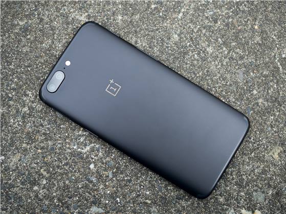 يُمكنك الأن تحميل خلفيات الشاشة الخاصة بهاتف OnePlus 5