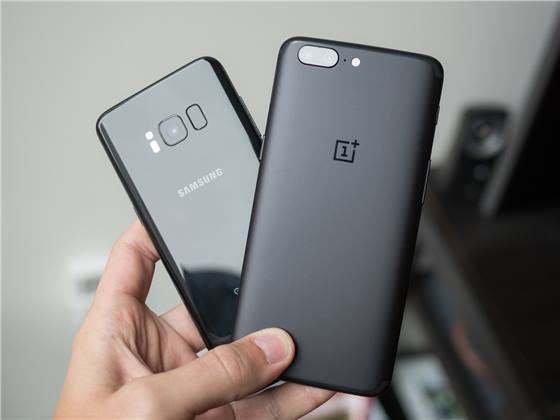 هل يتفوق Galaxy S8 على هاتف OnePlus 5 في سرعة الشحن؟