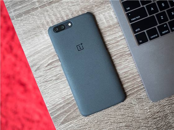 ون بلس: هاتف OnePlus  5 الأسرع مبيعاً