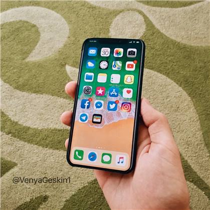 سامسونج هي السبب في ارتفاع سعر هاتف iPhone X