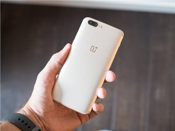 ون بلس تُلمح أن سعر هاتف OnePlus 5T سيكون أعلى من OnePlus 5