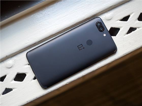 ون بلس تعلن عن موعد توفر تحديث أوريو لهاتفي OnePlus 5 و 5T