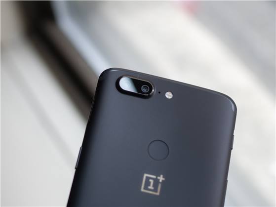 ون بلس تعد بتحسين كاميرا هاتف OnePlus 5T