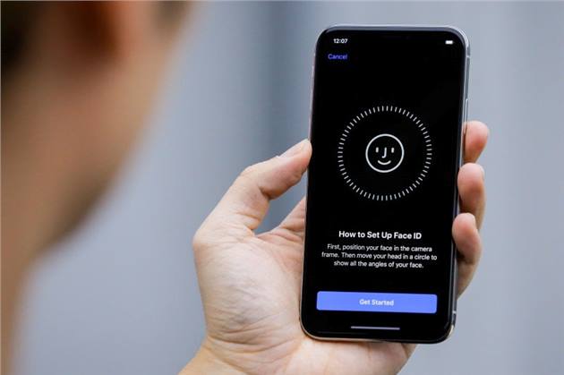 تقنية Face ID تتوقف عن العمل لدى بعض المستخدمين بعد تحديث iOS 11.2