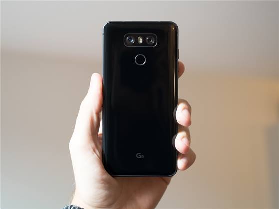 هاتف LG G7 سيأتي بشاشة OLED ورامات 6 جيجا وقادم في مارس
