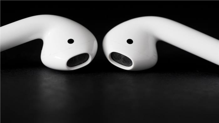 إحتراق سماعة أبل AirPods فى أذن صاحبها