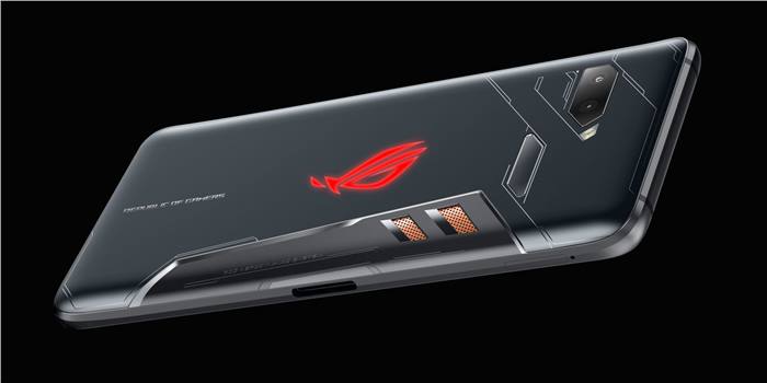 أسوس تعلن عن هاتف مخصص للألعاب ROG Phone بنظام تبريد جديد وعدة إضافات