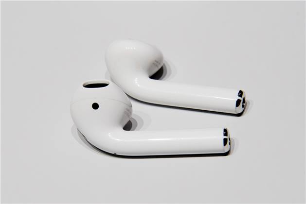 آبل ستوفر جيل جديد من AirPods العام القادم بجانب سماعة رأس