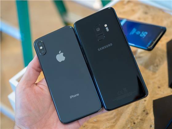 سامسونج تنشر سلسلة إعلانات تسخر فيها من iPhone X