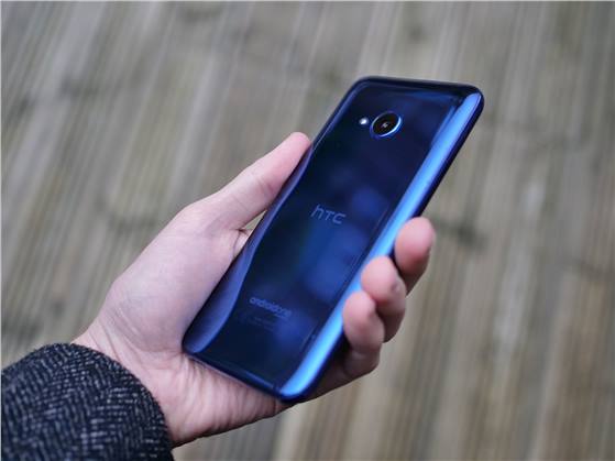 تسريب مواصفات هاتف HTC U12 Life