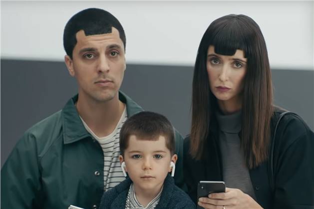 سامسونج تطلق ثلاث إعلانات جديدة تسخر فيهم من آبل و iPhone X