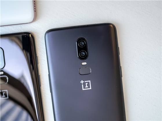 هاتف OnePlus 6T سيتوفر للبيع في أكتوبر بسعر أعلى من OnePlus 6