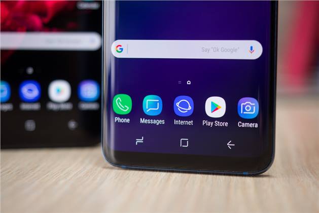 كل نسخ هاتف Galaxy S10 ستأتي بقارئ للبصمة مدمج مع الشاشة