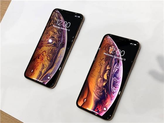 ظهور خط أخضر في شاشة هاتف iPhone Xs Max