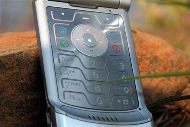 أول نظرة على الهاتف Motorola RAZR 2019 القابل للطى