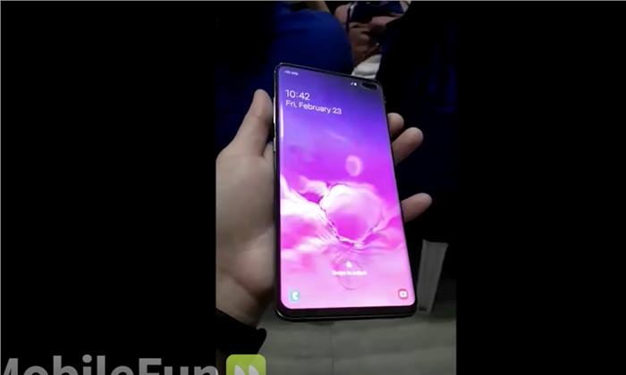 هاتف Galaxy S10+ يظهر في فيديو ويؤكد مشكلة لاصقات حماية الشاشة