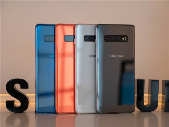 محللون : مبيعات الهاتف Galaxy S10 ستصل من 40 إلى 45 مليون هاتف