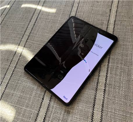 شاشة هاتف Galaxy Fold تواجه مشكلة ضخمة ويبدو إنها مشكلة عامة