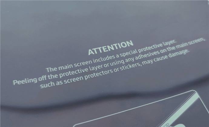 سامسونج تحذر من إزالة طبقة الحماية الموجودة على شاشة Galaxy Fold