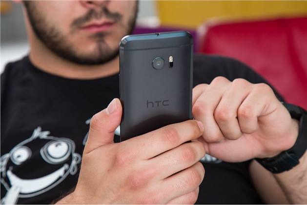 قد ياتى أول هاتف ذكي من HTC لعام 2019 قريبا