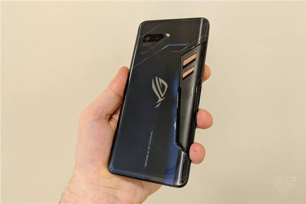 أسوس تعلن عن هاتف ROG Phone II للألعاب بشاشة OLED بمعدل تحديث 120Hz ومعالج Snapdragon 855+