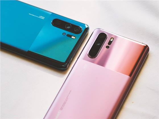 هواوي تسخر من سامسونج وتقدم لونين جديدين من P30 Pro