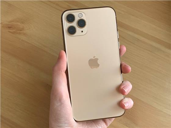 هاتف iPhone 11 Pro Max يأتي برامات بحجم 4 جيجا بايت وبطارية 4000 ميلي أمبير