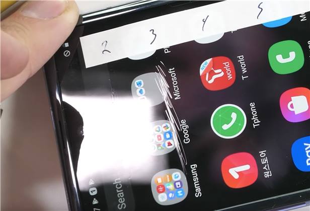 هاتف Galaxy Z Flip يُعاني من مشكلة هاتف Galaxy Fold وسامسونج ترد
