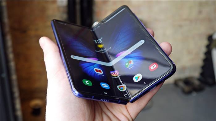 هاتف Galaxy Fold 2 قد يأتي بكاميرا أسفل الشاشة وسيتم الإعلان عنه في يوليو