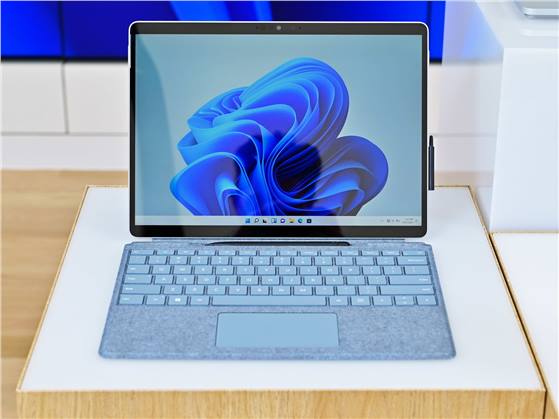 مايكروسوفت تكشف رسمياً عن جهاز Surface Pro 8 بشاشة 120Hz