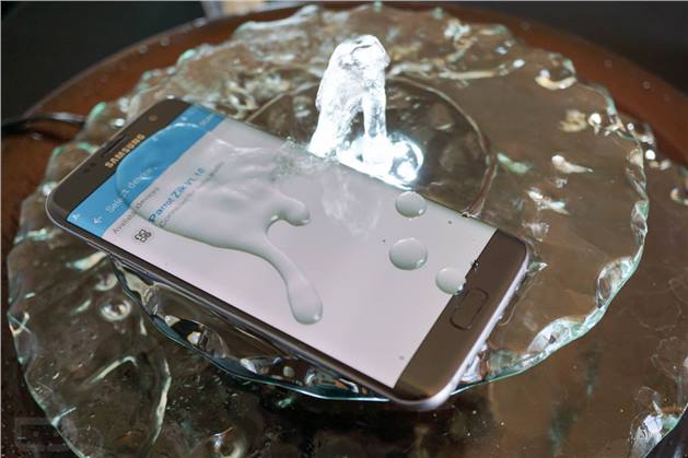 هاتفي Galaxy S8 و iPhone 8 سيكونوا مُضادين للماء بمعيار IP68