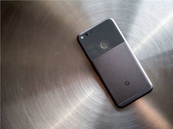 هاتف جوجل Pixel XL متوفر للبيع على أمازون بسعر أعلى من 1400 دولار
