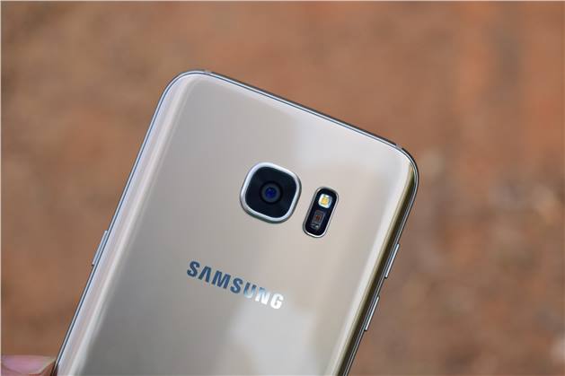 سامسونج قد لا تدمج مساعد Viv مع هاتف Galaxy S8 بسبب جوجل