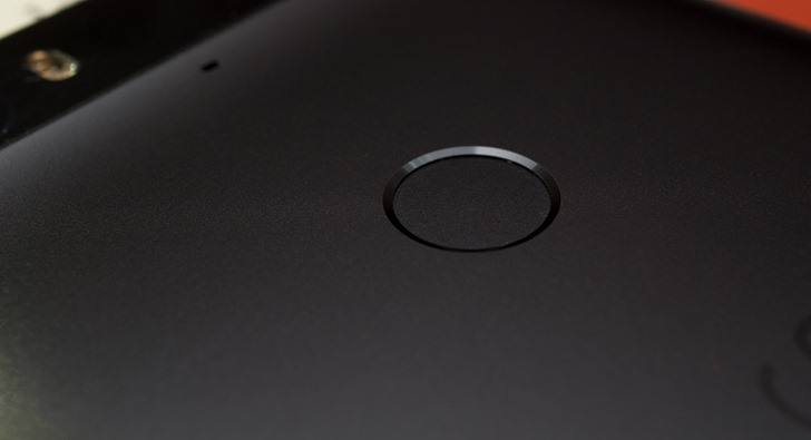 جوجل قد تجلب ميزة السحب على قارئ البصمة لهاتفي Nexus 6P و 5X