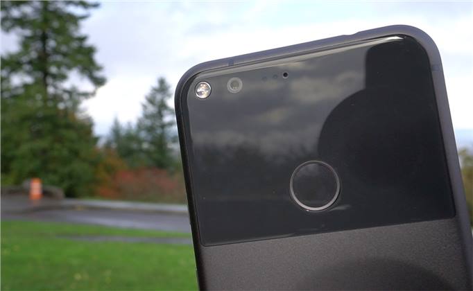 مقارنة سريعة بين كاميرا هاتف جوجل Pixel XL وكاميرا هاتف آبل iPhone 7 Plus توضح تفوق الأول