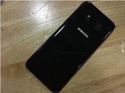 الملصق الإعلان الرسمي لهاتف Galaxy S8