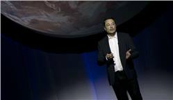 Elon Musk يخطط لارسال السائحين للدوران حول القمر