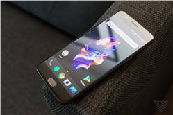 تسريب أول صورة يظهر فيها هاتف OnePlus 5 بالكامل