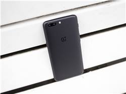 ون بلس: مشكلة الشاشة في هاتف OnePlus 5 طبيعية !