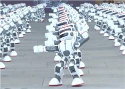 جيش من الروبوتات يكسر الرقم القياسى ويقدم حفلة رقص رائعة